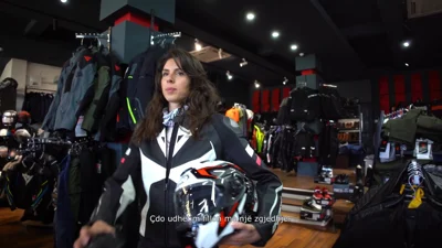 Xhaketë motoçiklete e bardhë dhe e zezë