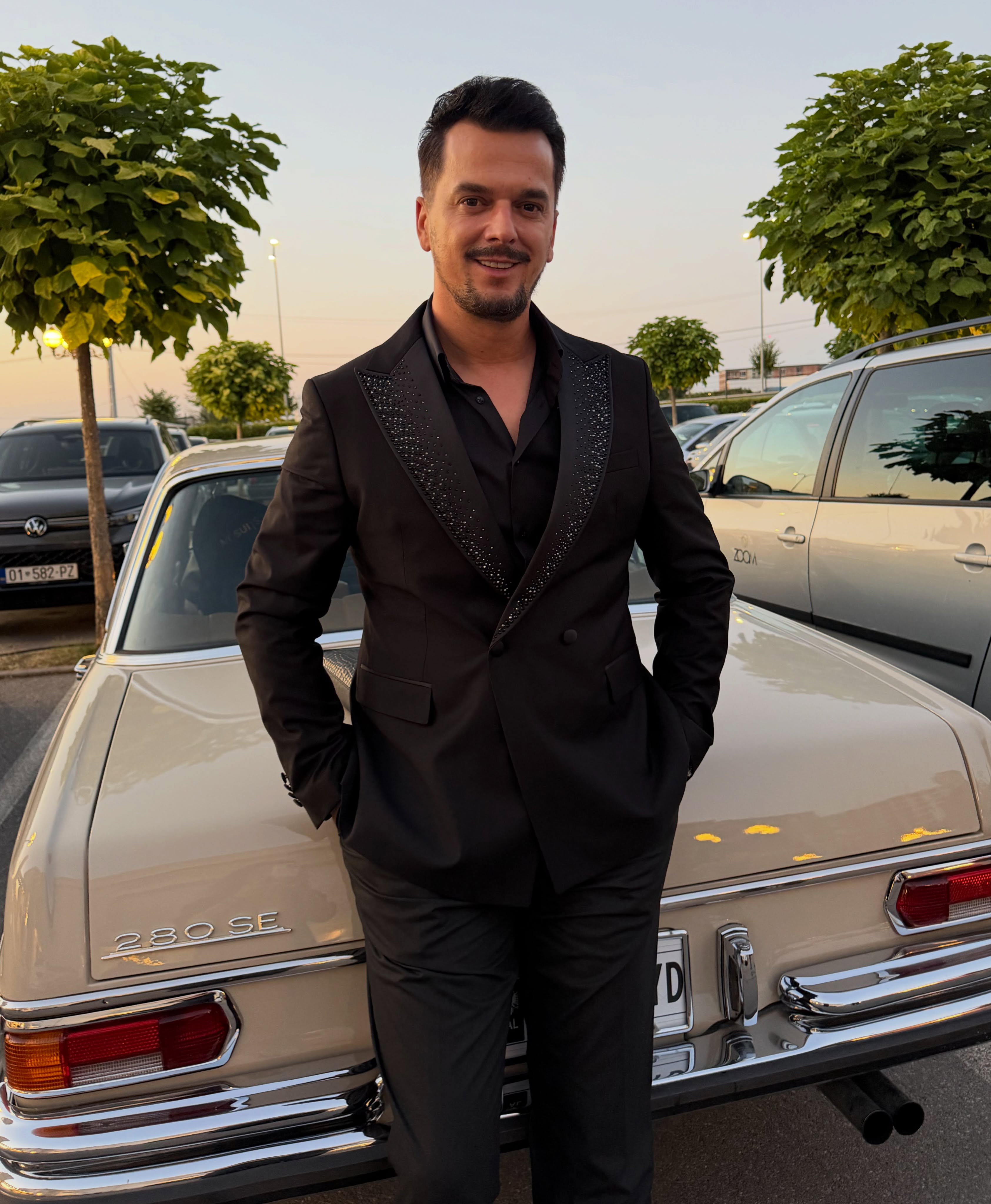 Kostum i zi me xhaketë me dy rreshta kopsash – My Suits (2)