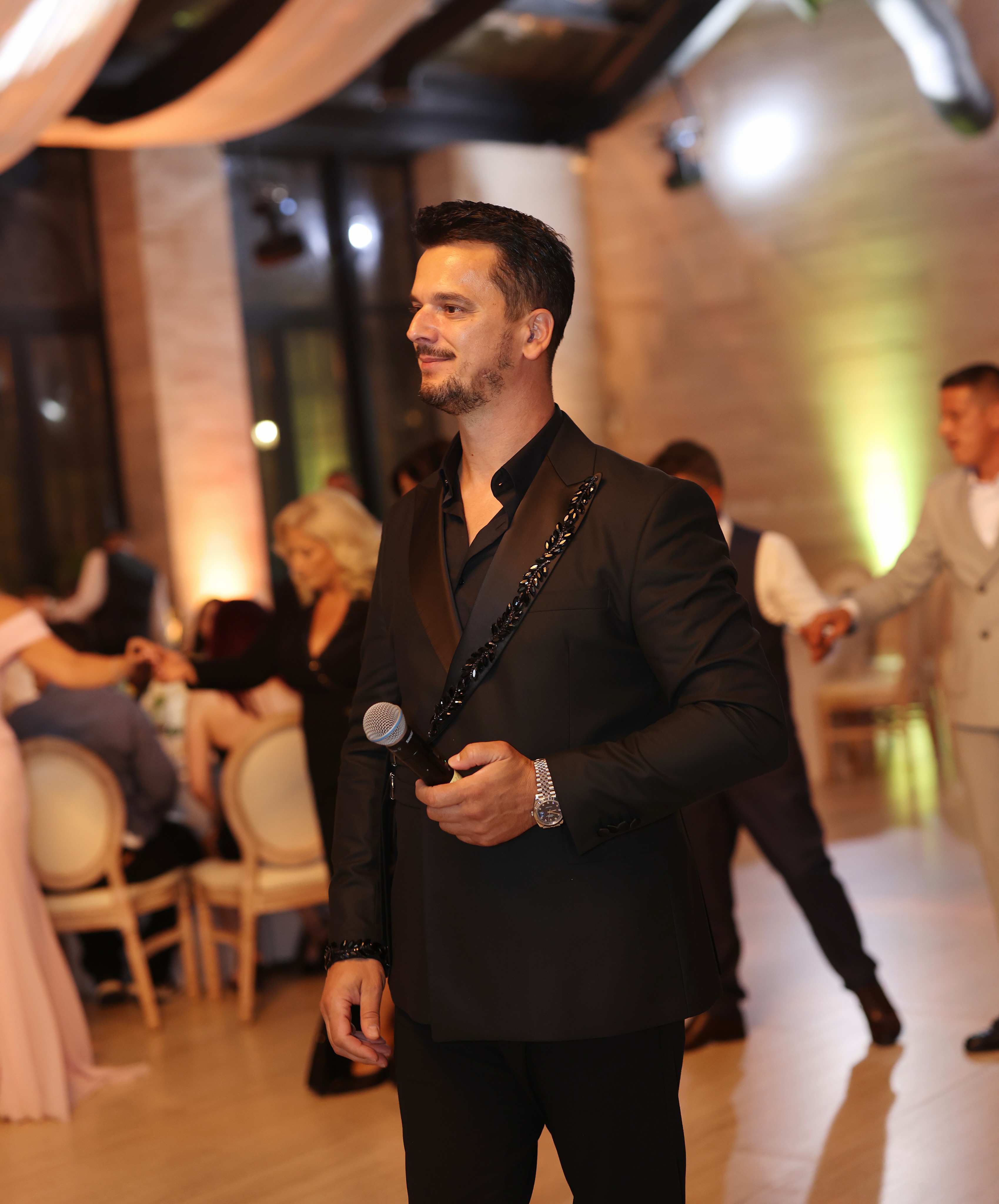 Kostum i zi për meshkuj i punuar me porosi – My Suits