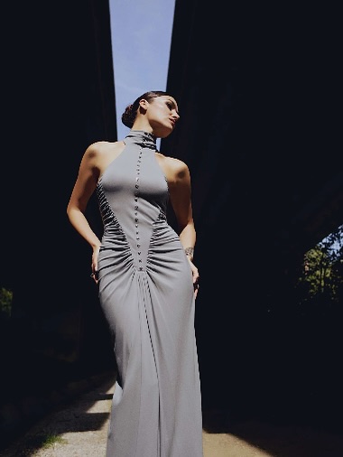 Fustan gri bodycon i drapuar me kopsa – nocturne.kosova (2)