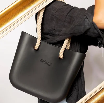 Çantë O bag e zezë me doreza litari