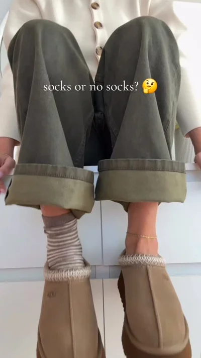 Papuçe UGG Tazz me çorape