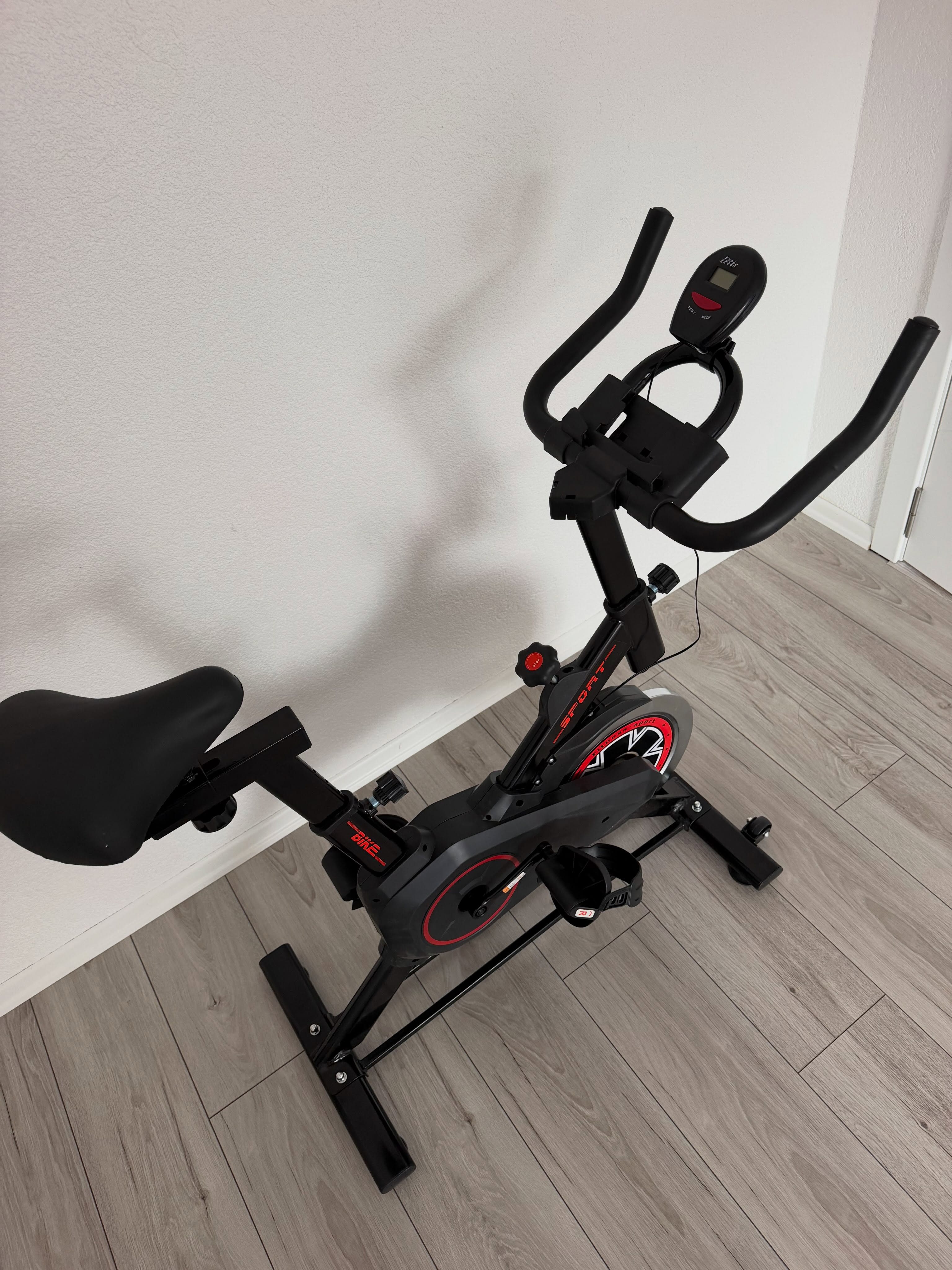 Biçikletë statike për stërvitje në shtëpi – Paisje.Sportive (3)
