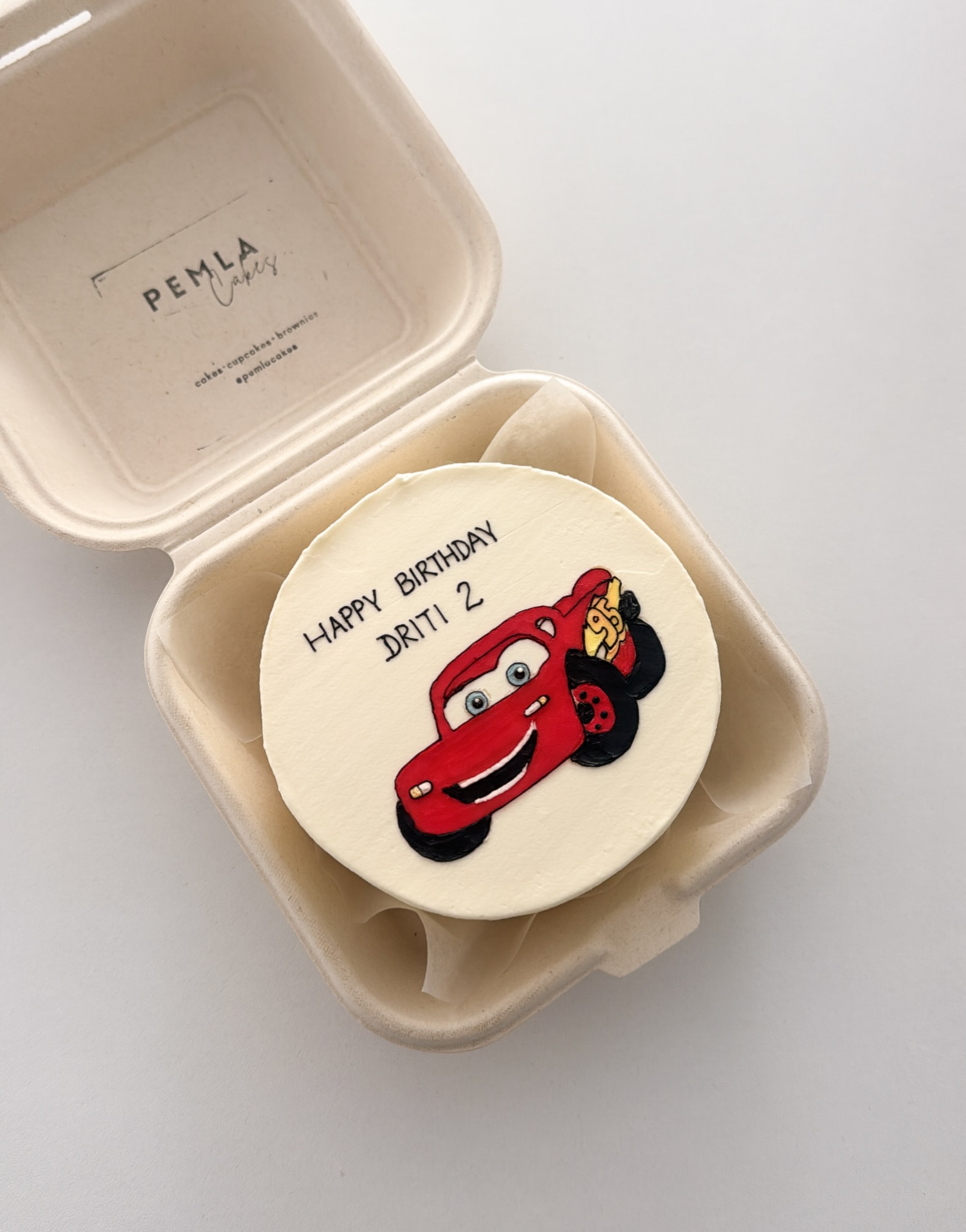 Bento tortë ditëlindjeje me makinë Cars – Pemla Cakes | Cookies | Cupcakes
