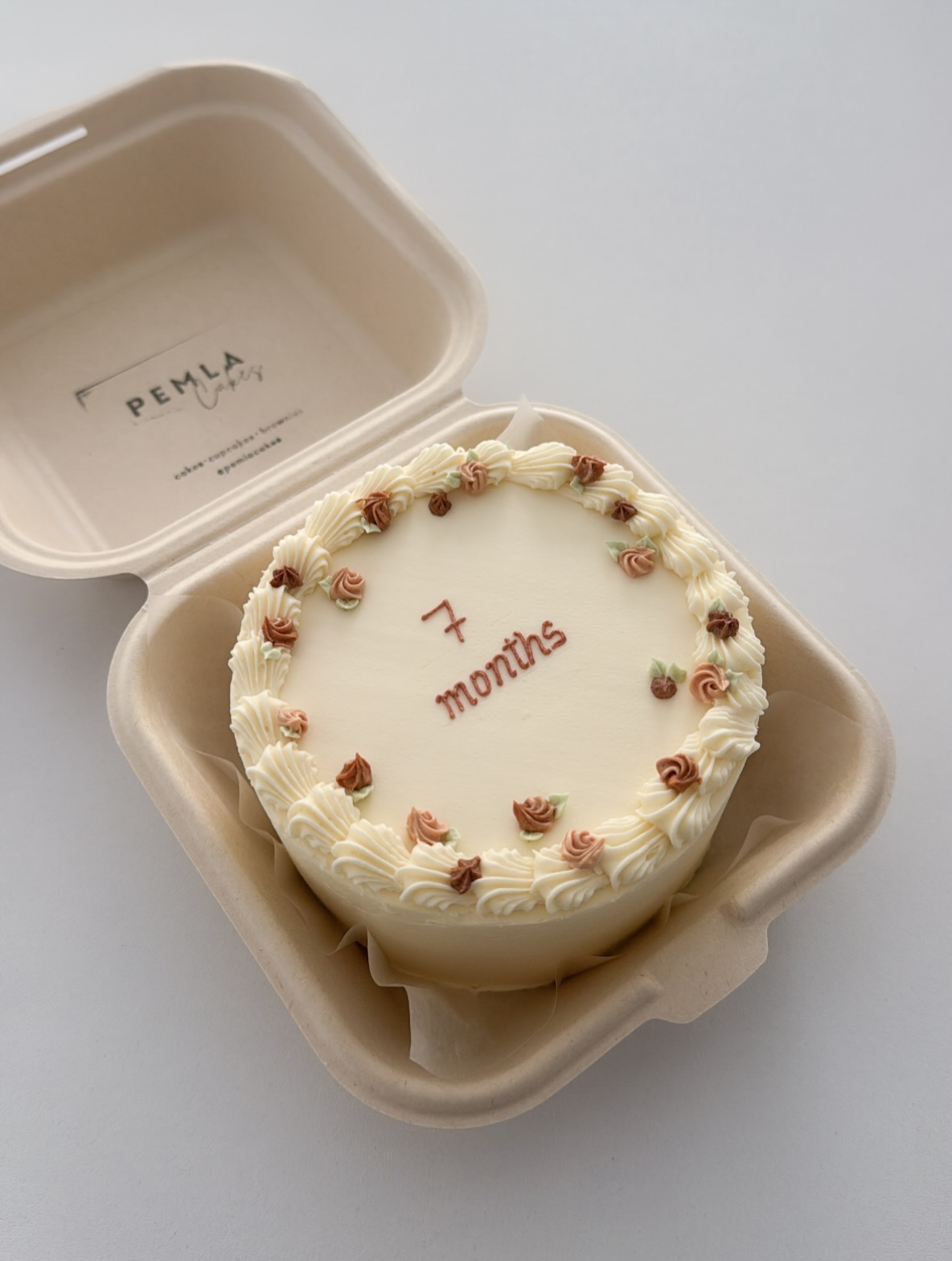 Bento tortë e vogël në kuti – Pemla Cakes | Cookies | Cupcakes