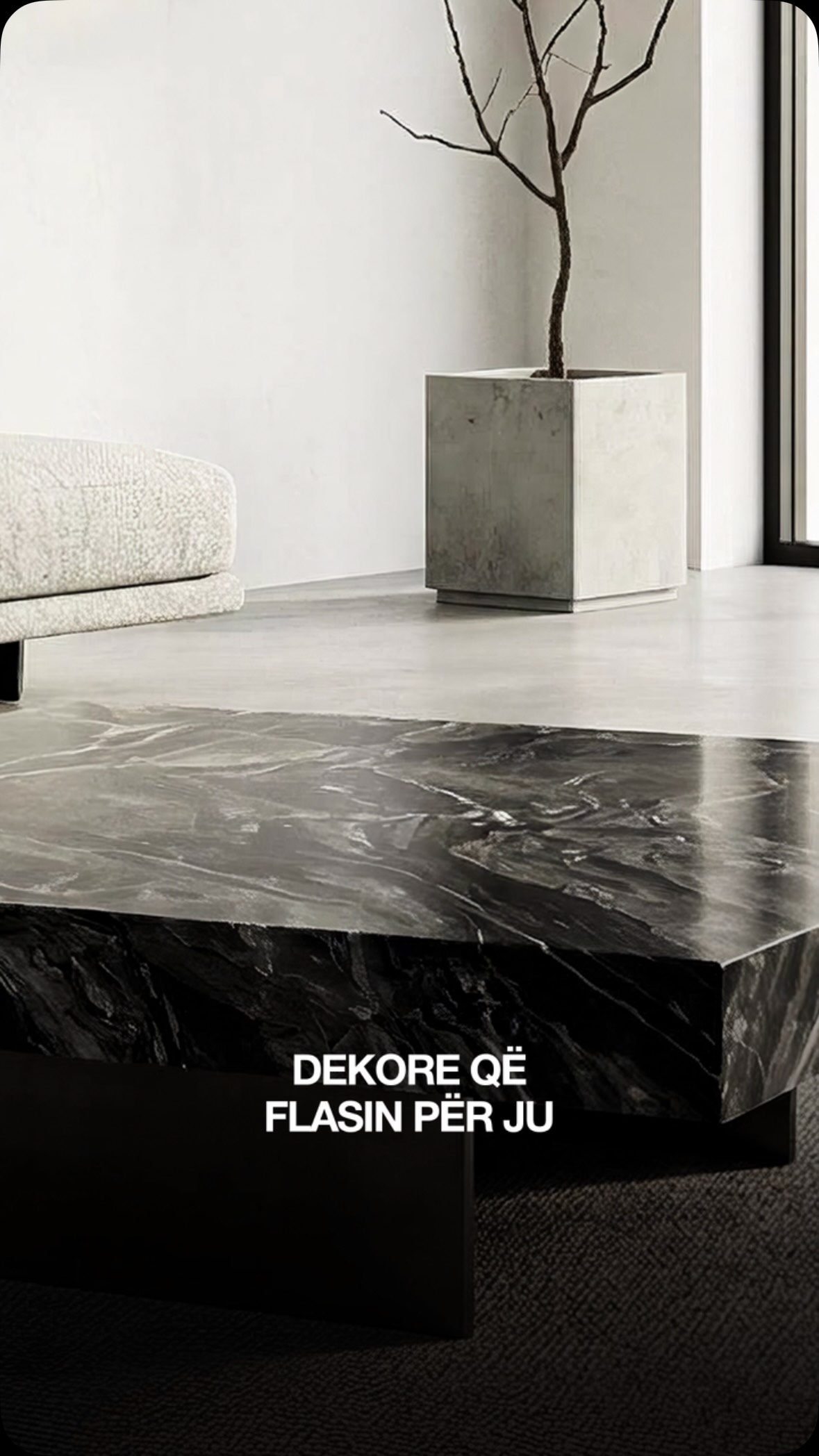 Tavolinë mesi mermeri e zezë – Pierre Cardin Home Kosova