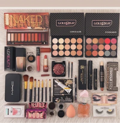 Set grimi me paleta Naked, furça dhe parfum
