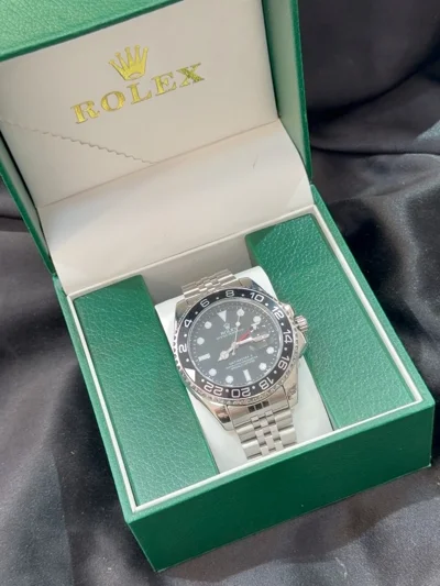 Orë dore për meshkuj me dizajn Rolex në kuti