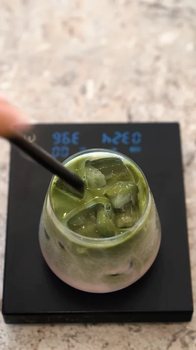 Matcha me luleshtrydhe me akull