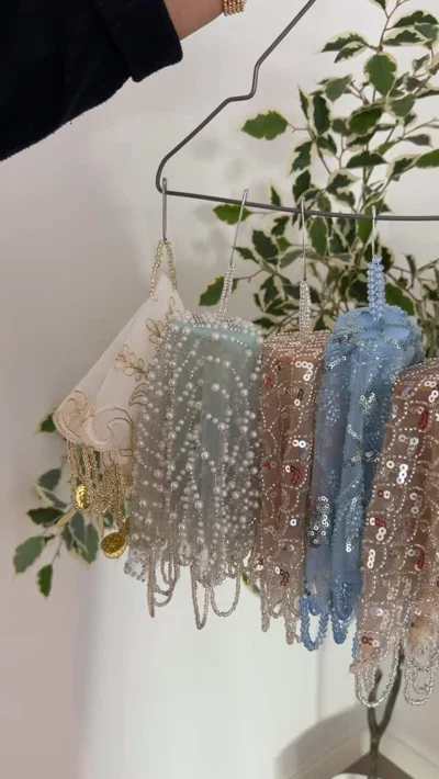 Mindila të qëndisura për nuse në ngjyra