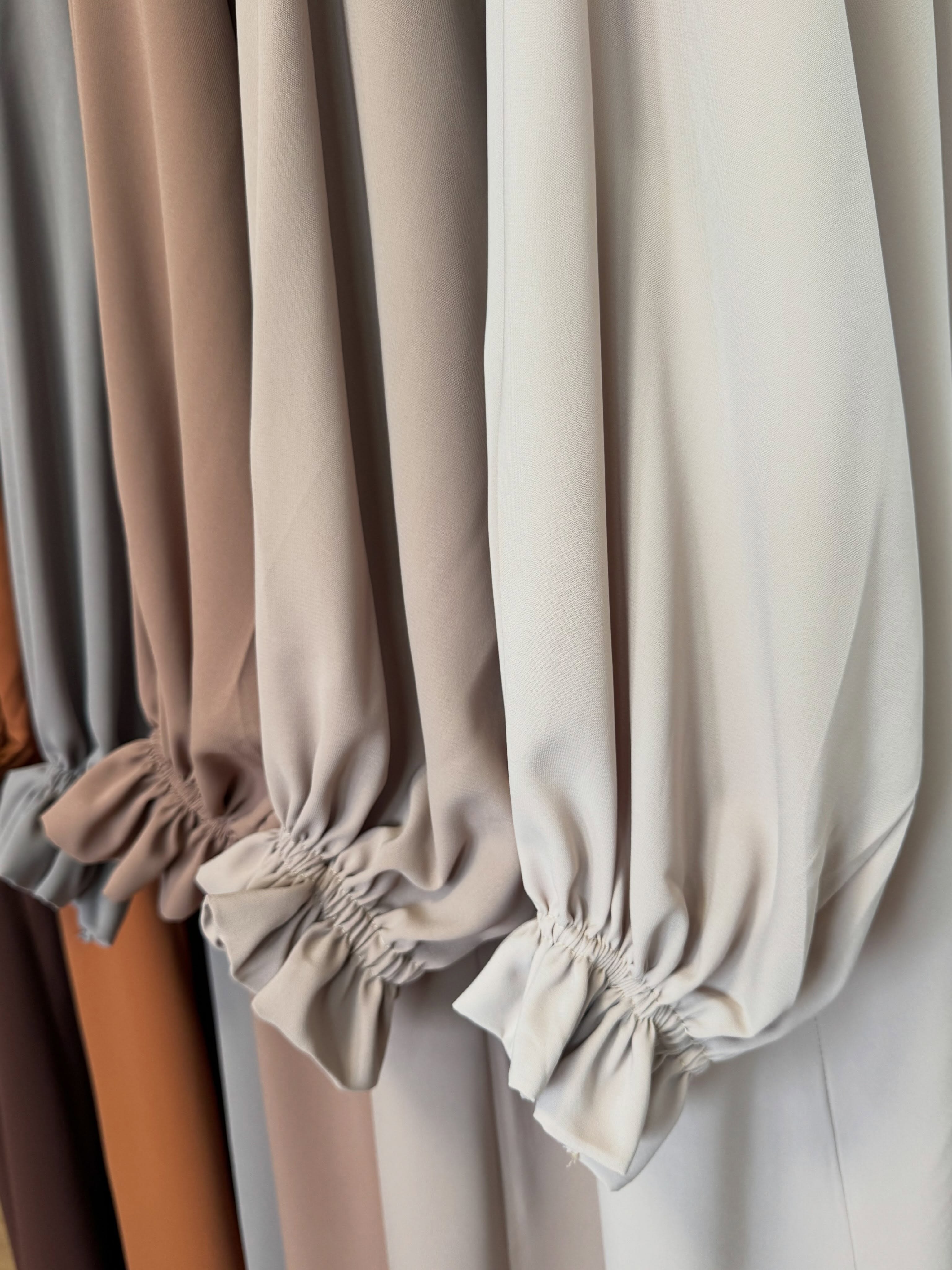 Abaya me mëngë të mbledhura në disa ngjyra – PURE MODESTY (4)