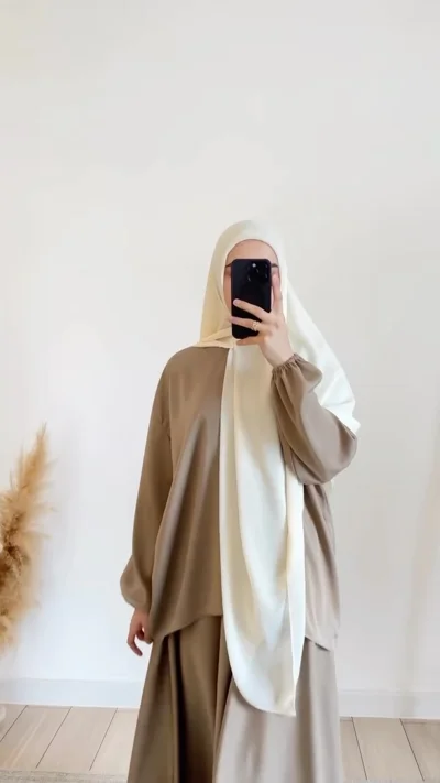 Set me khimar dhe fustan bezhë