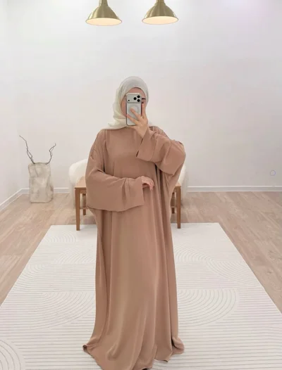 Abaya bezhë e gjerë me hixhab