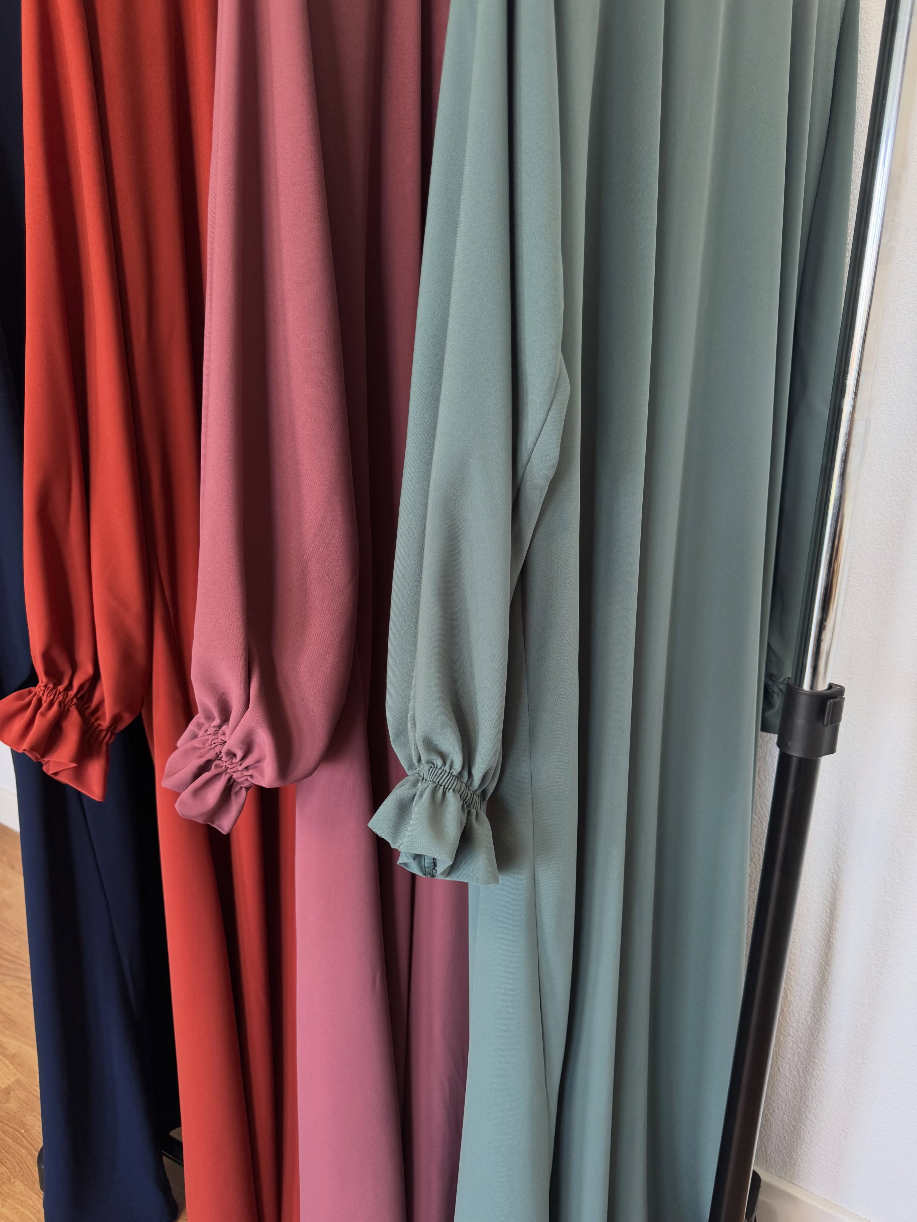 Abaya me mëngë të mbledhura në katër ngjyra – PURE MODESTY (2)
