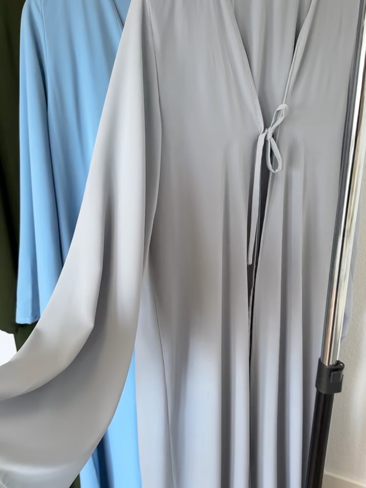 Abaya e thjeshtë në jeshile, blu dhe gri – PURE MODESTY (2)