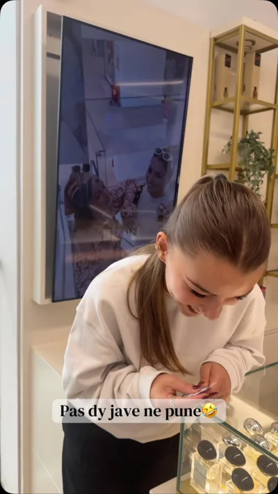 Video humoristike nga dyqani i parfumeve