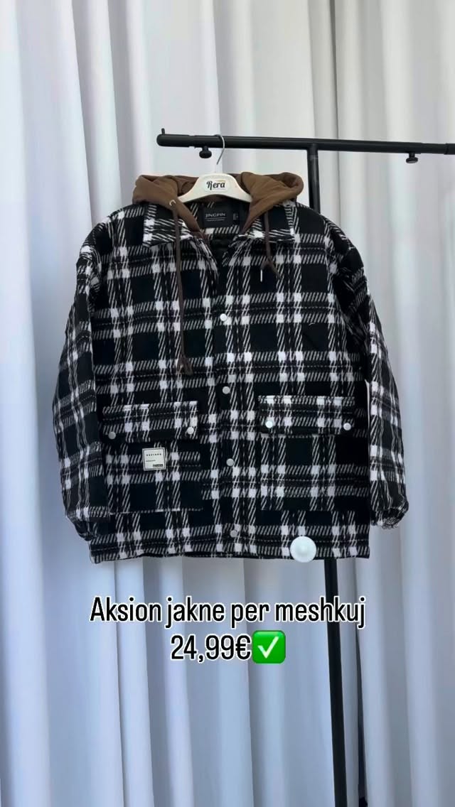 Jakne meshkujsh bardh e zi me kuadrate – Rera Collection FERIZAJ