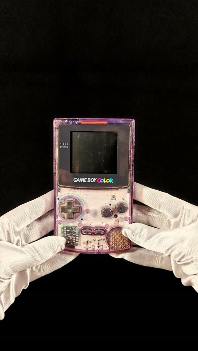 Game Boy Color Atomic Purple në gjendje të rregullt pune. – Retro Kosova