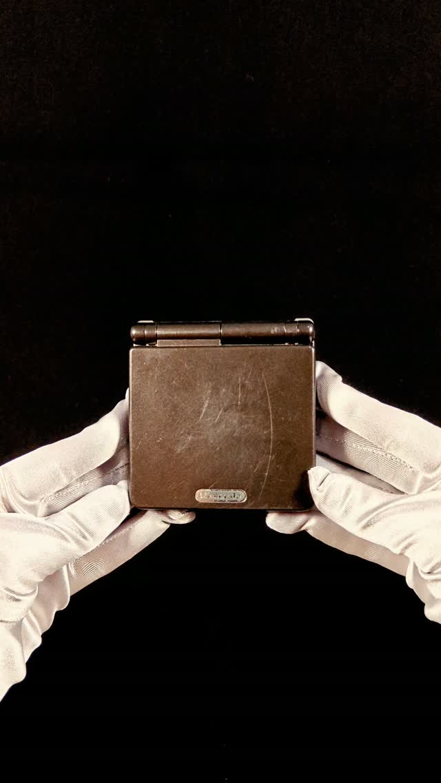 Game Boy Advance SP në gjendje të rregullt pune. – Retro Kosova