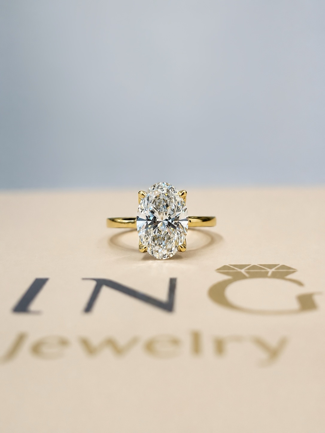 Unazë fejese ari 14 karat me diamant oval 3ct – 𝑹𝑰𝑵𝑮𝑺 𝑱𝒆𝒘𝒆𝒍𝒓𝒚