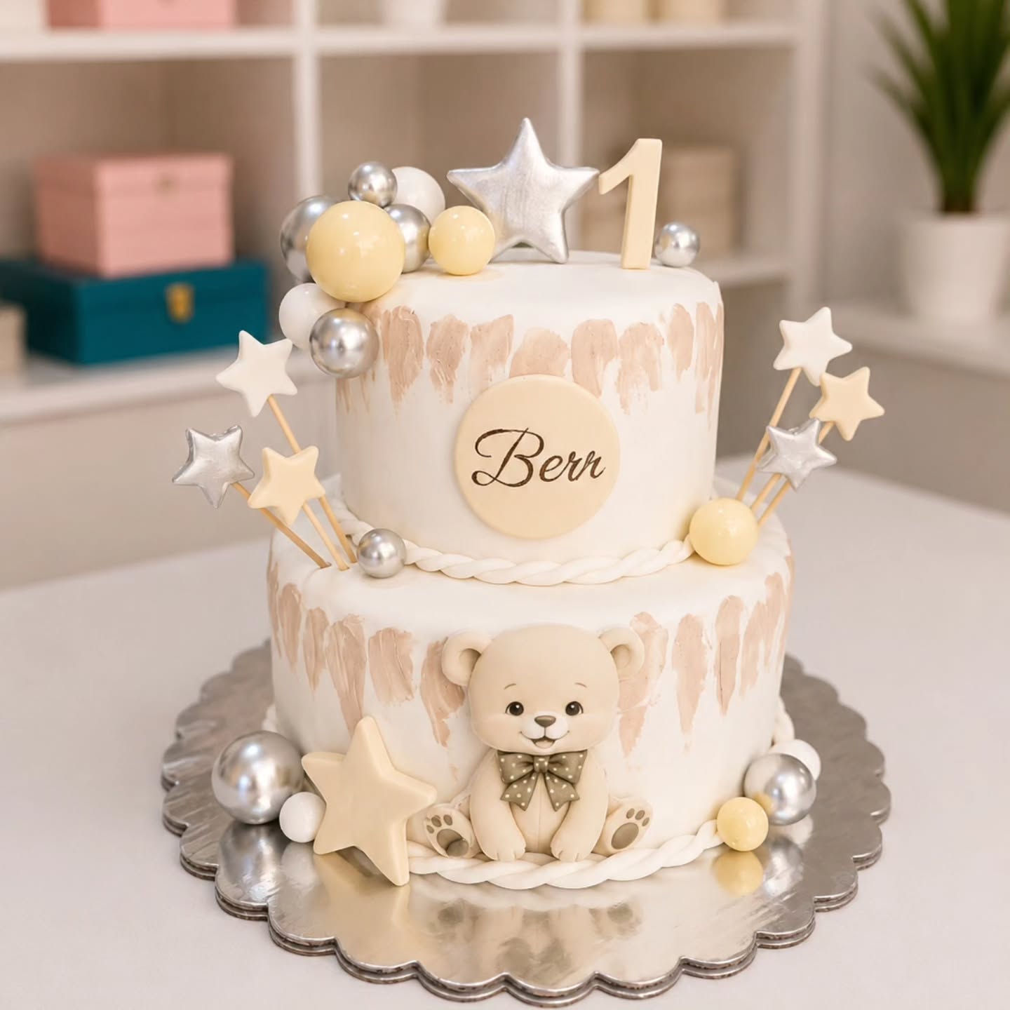 Tortë dykatëshe me inicialet dhe trëndafila blu – R-R Cakes - Torte me porosi (4)