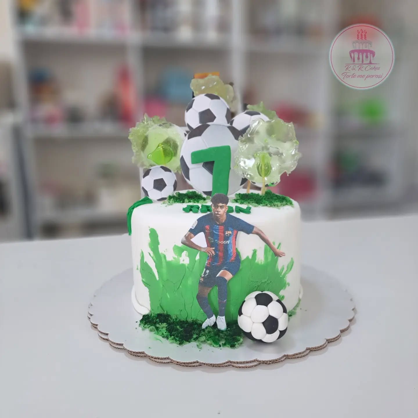 Tortë ditëlindjeje me temë futbolli – R-R Cakes - Torte me porosi