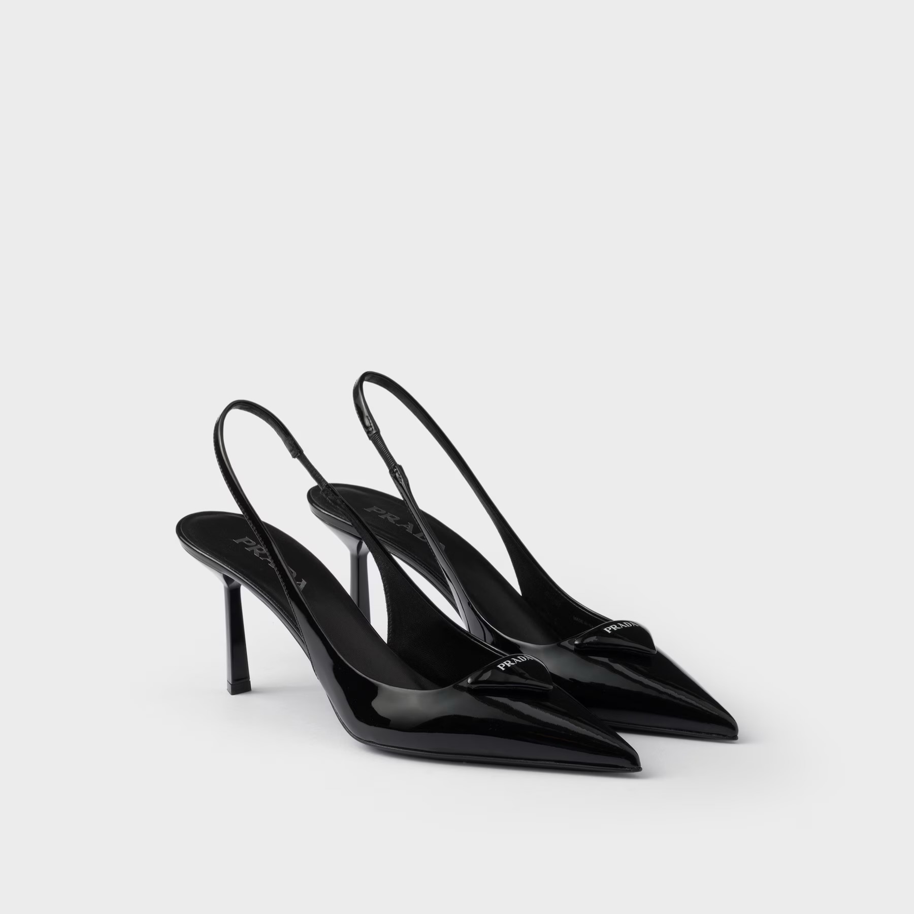 Këpucë Prada me lustër dhe rrip prapa – runway boutique