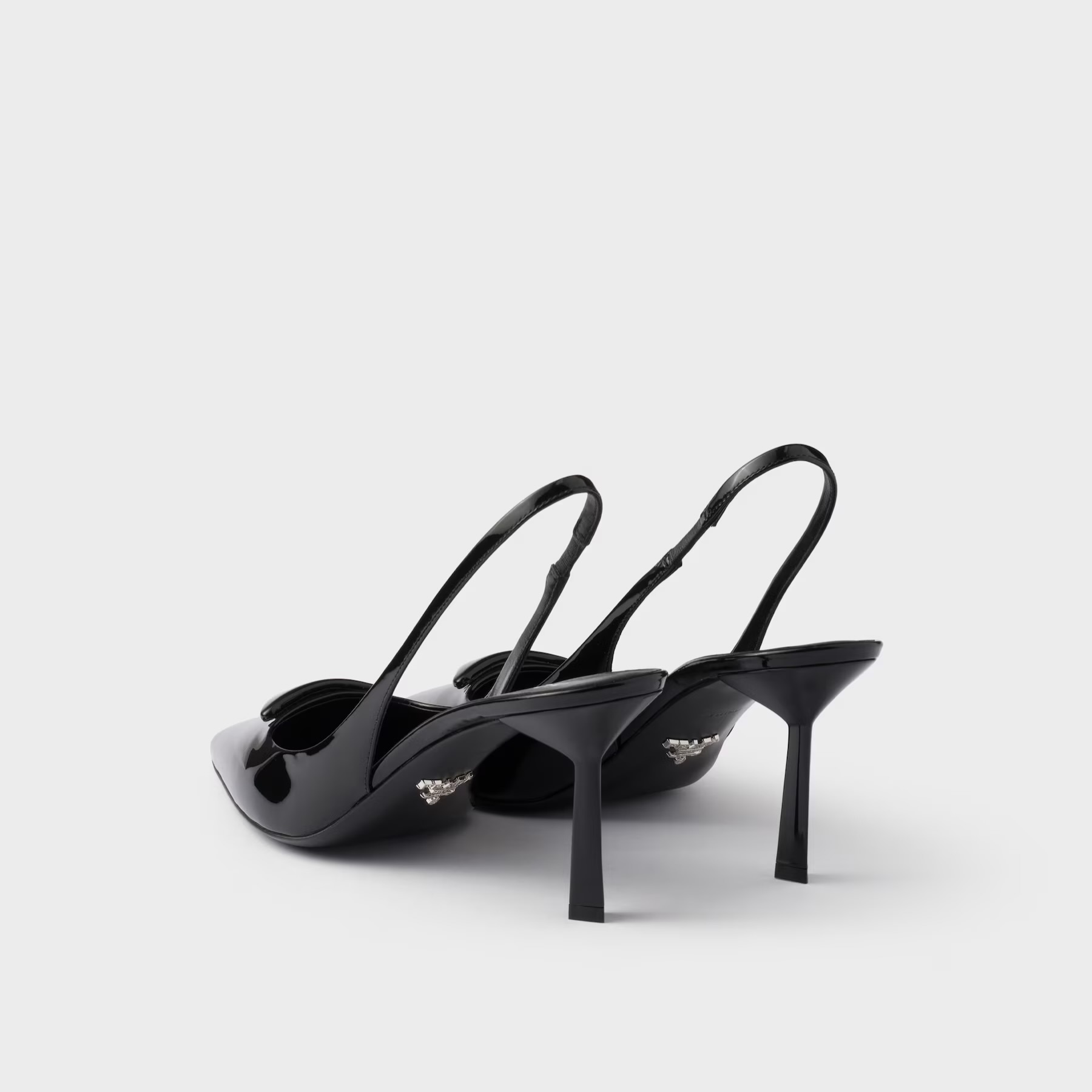 Këpucë Prada me lustër dhe rrip prapa – runway boutique (4)
