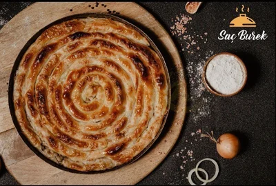 Burek me mish, gjizë, spinaq, lakër dhe patate