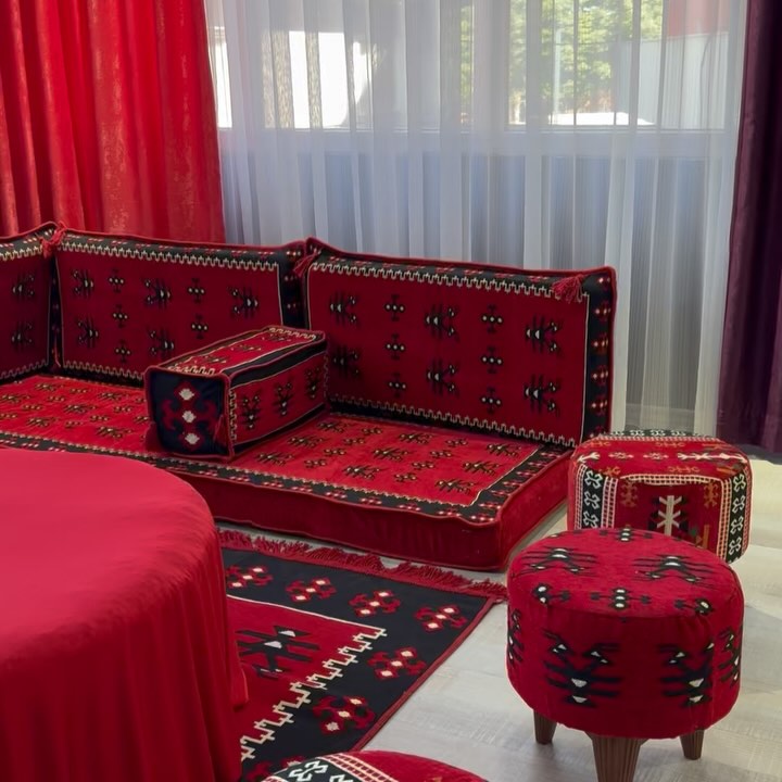 Set oriental minderësh të kuq me tepih – Salloni i Tepihave  "SARA” (3)