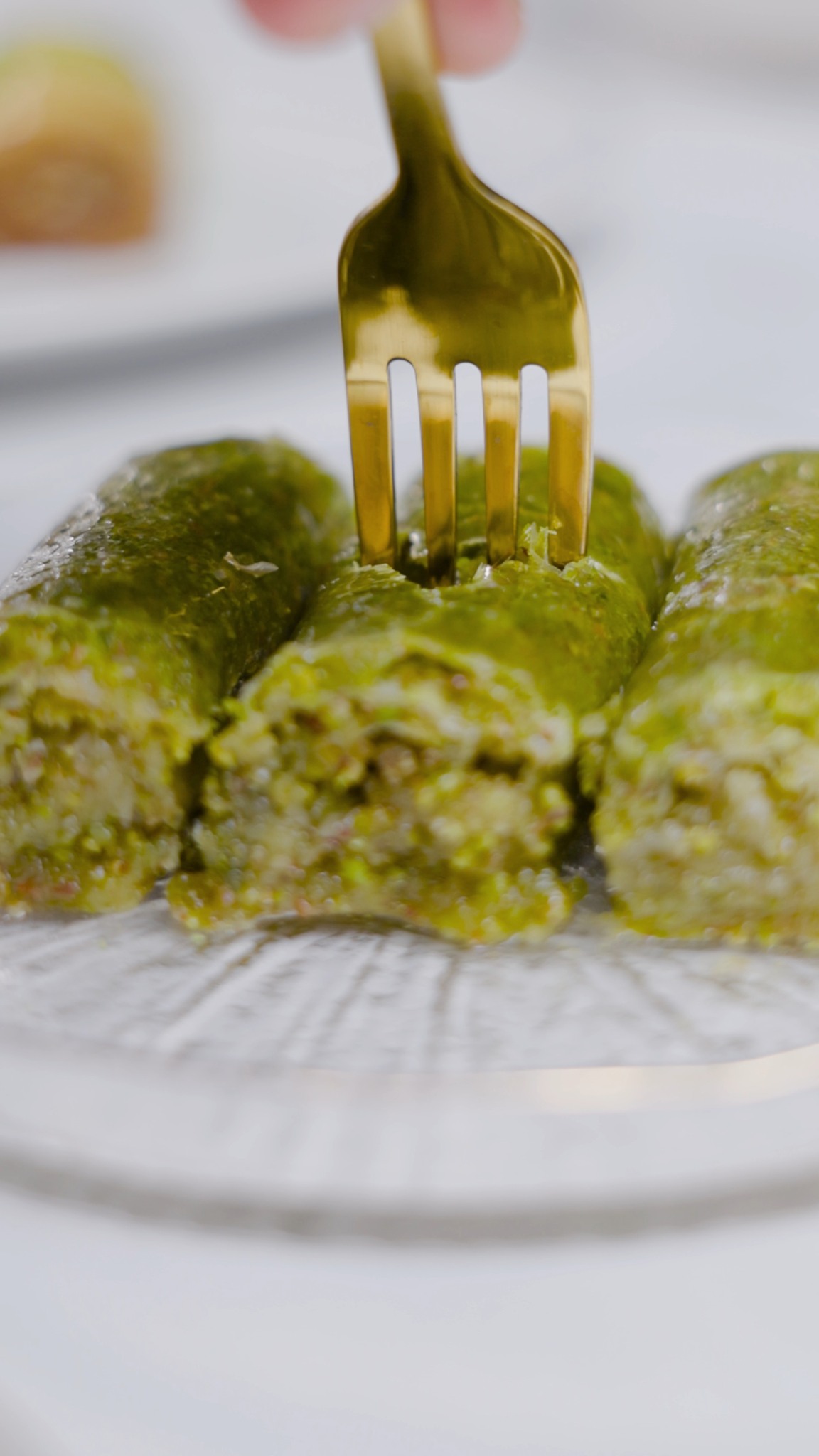 Sarma me fëstëk – S A R A Y   S W E E T S