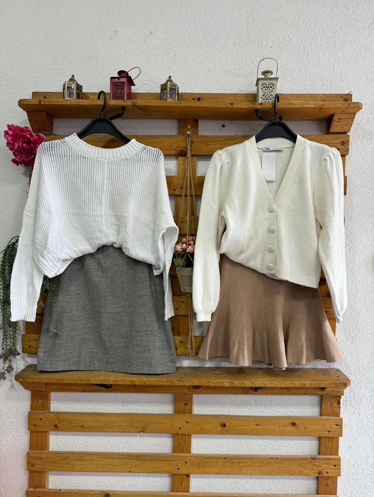 Pallto e kuqe dhe triko Love me xhinse – Second Store | Mitrovicë (3)