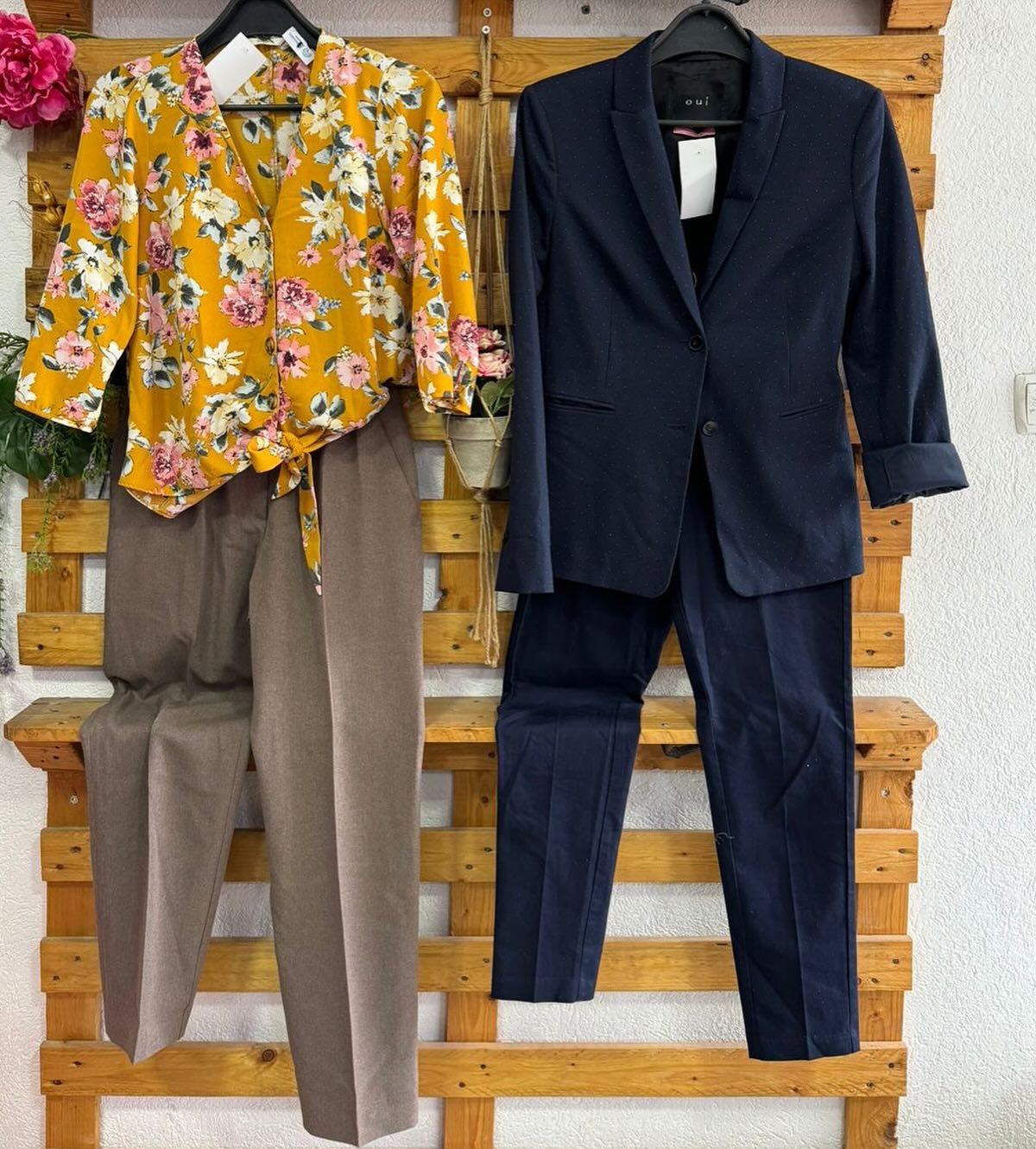 Triko gri, xhaketë xhinse dhe xhinse të zeza – Second Store | Mitrovicë (3)