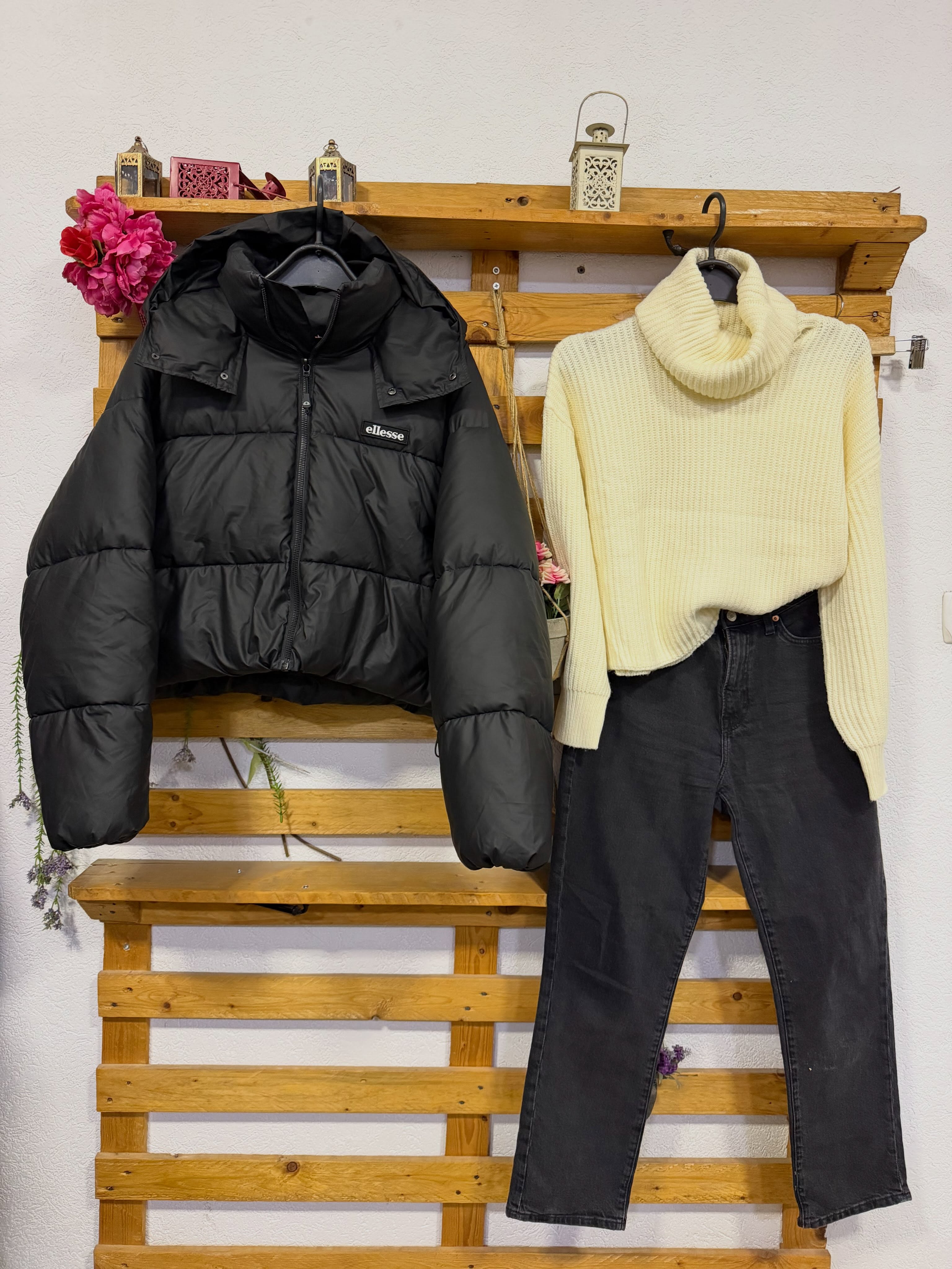 Pallto bezhë dhe këmishë me print me pantallona – Second Store | Mitrovicë (3)