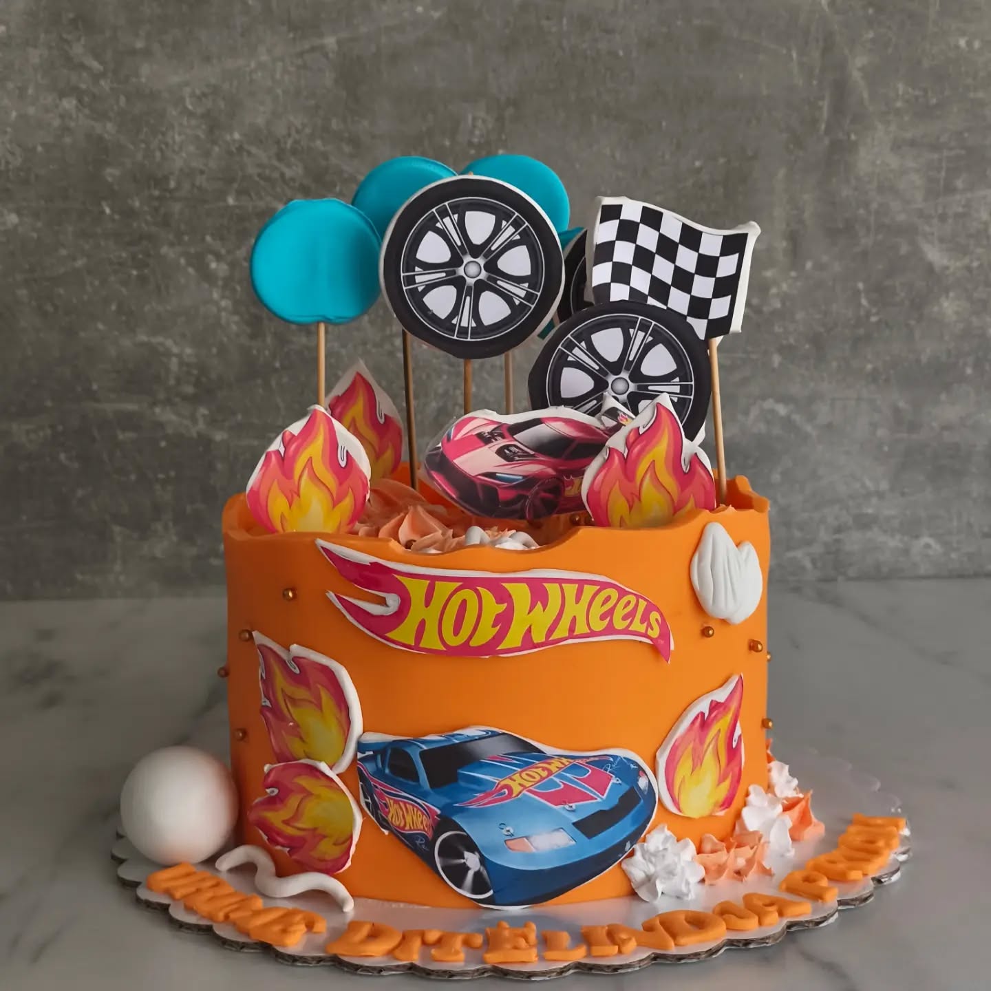 Tortë ditëlindjeje Hot Wheels portokalli – SEKINA cakes