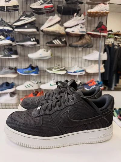 Atlete Nike Air Force numër 42