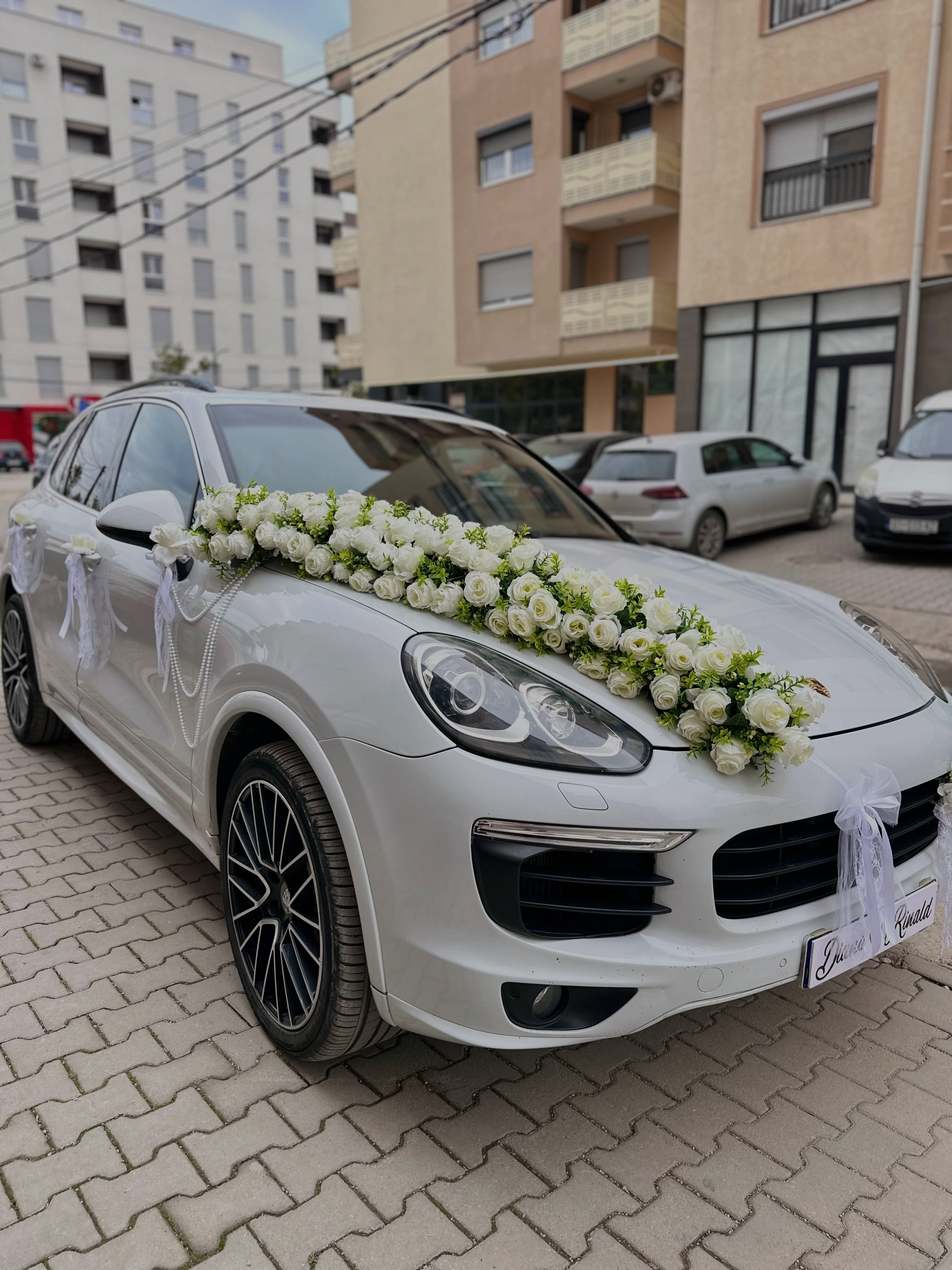 Dekorim me lule për veturë dasme – SHTËPIA E DEKOREVE
