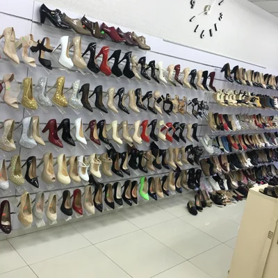 Këpucë femrash me takë në modele të ndryshme