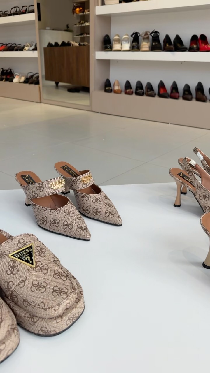 Këpucë me takë me majë dhe motive – Sopa shop online