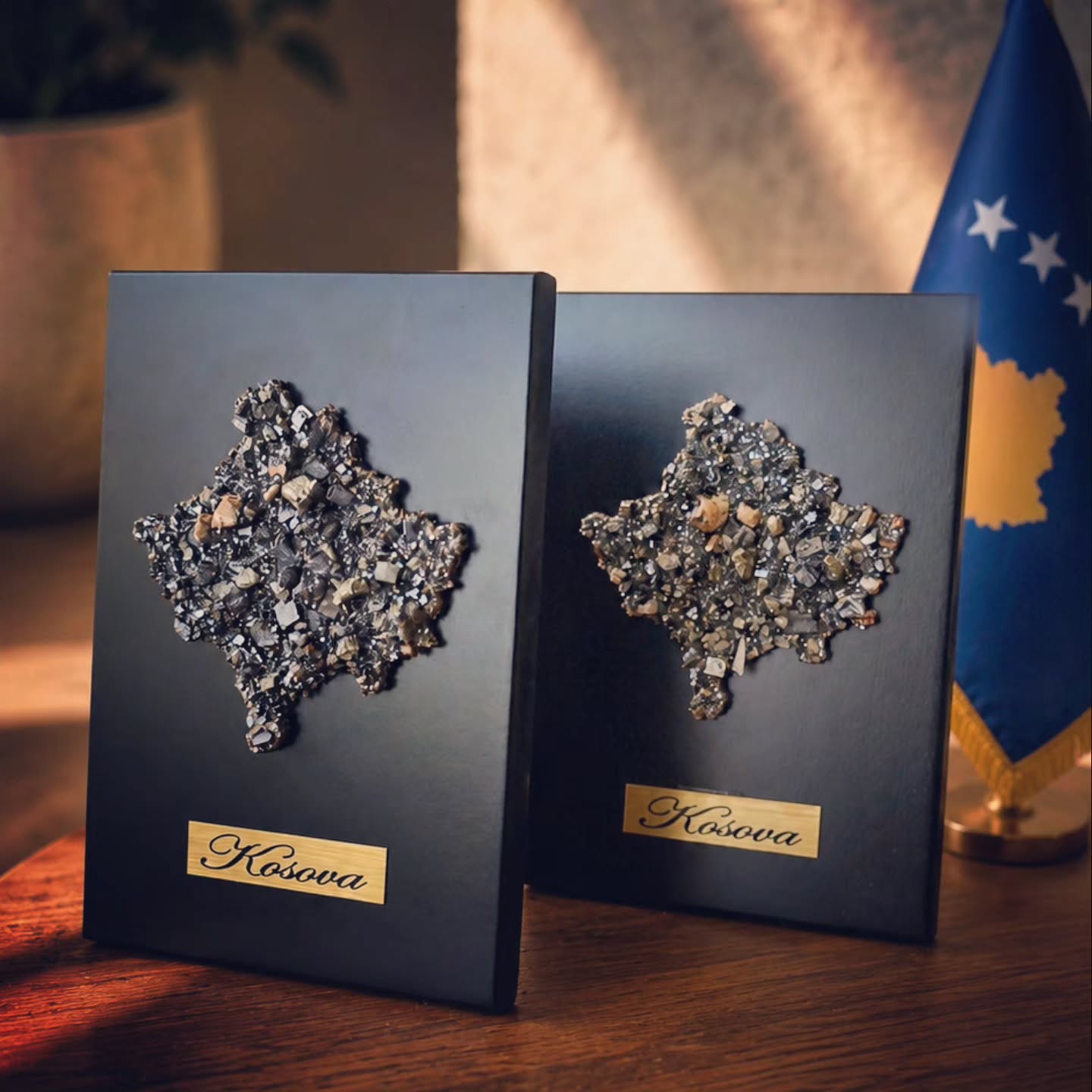 Harta e Kosovës me minerale në kornizë – Souvenir Shop Avenue