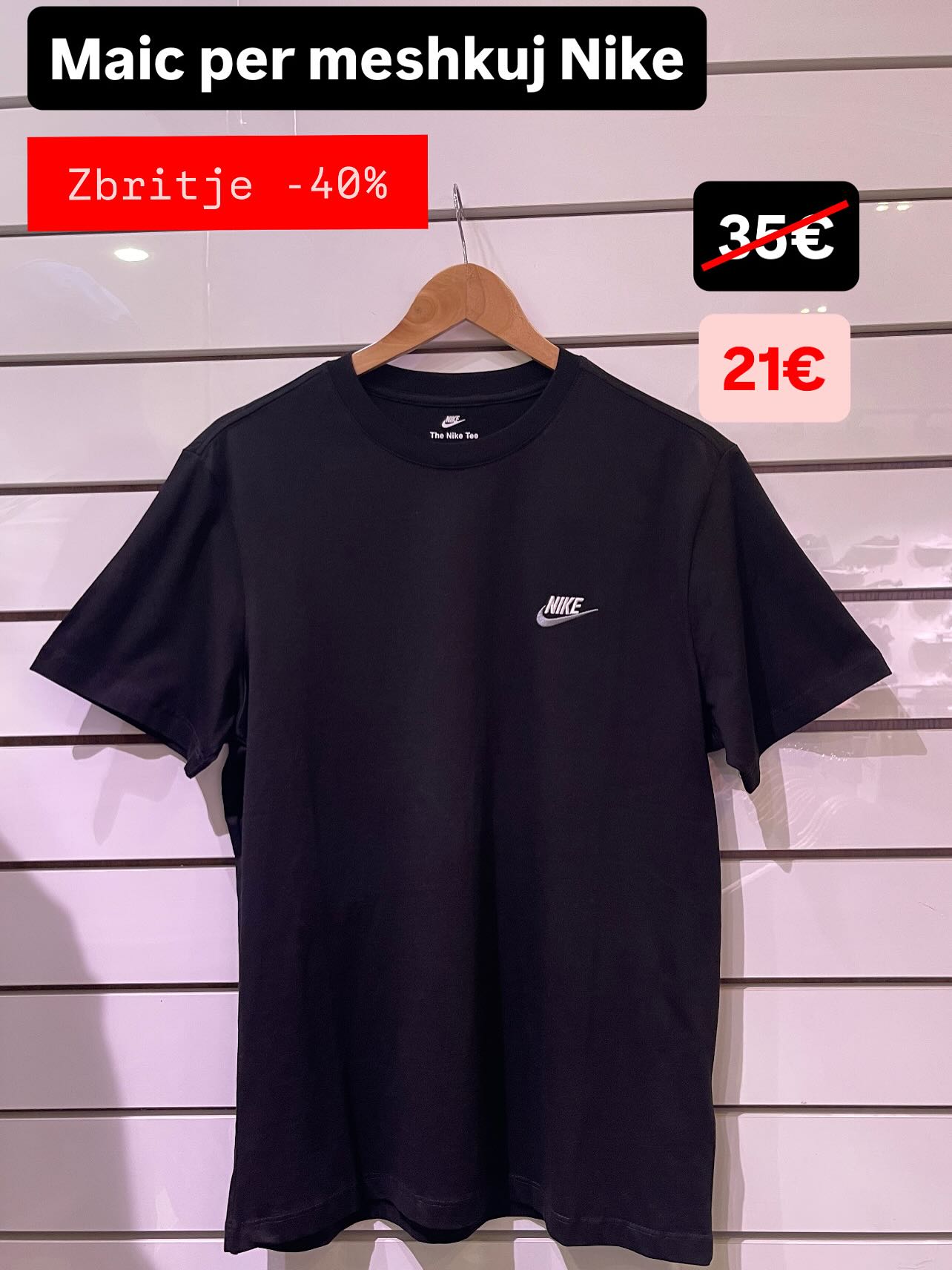 Maicë Nike e zezë me logo të kuqe – Sport Store Prishtina (3)