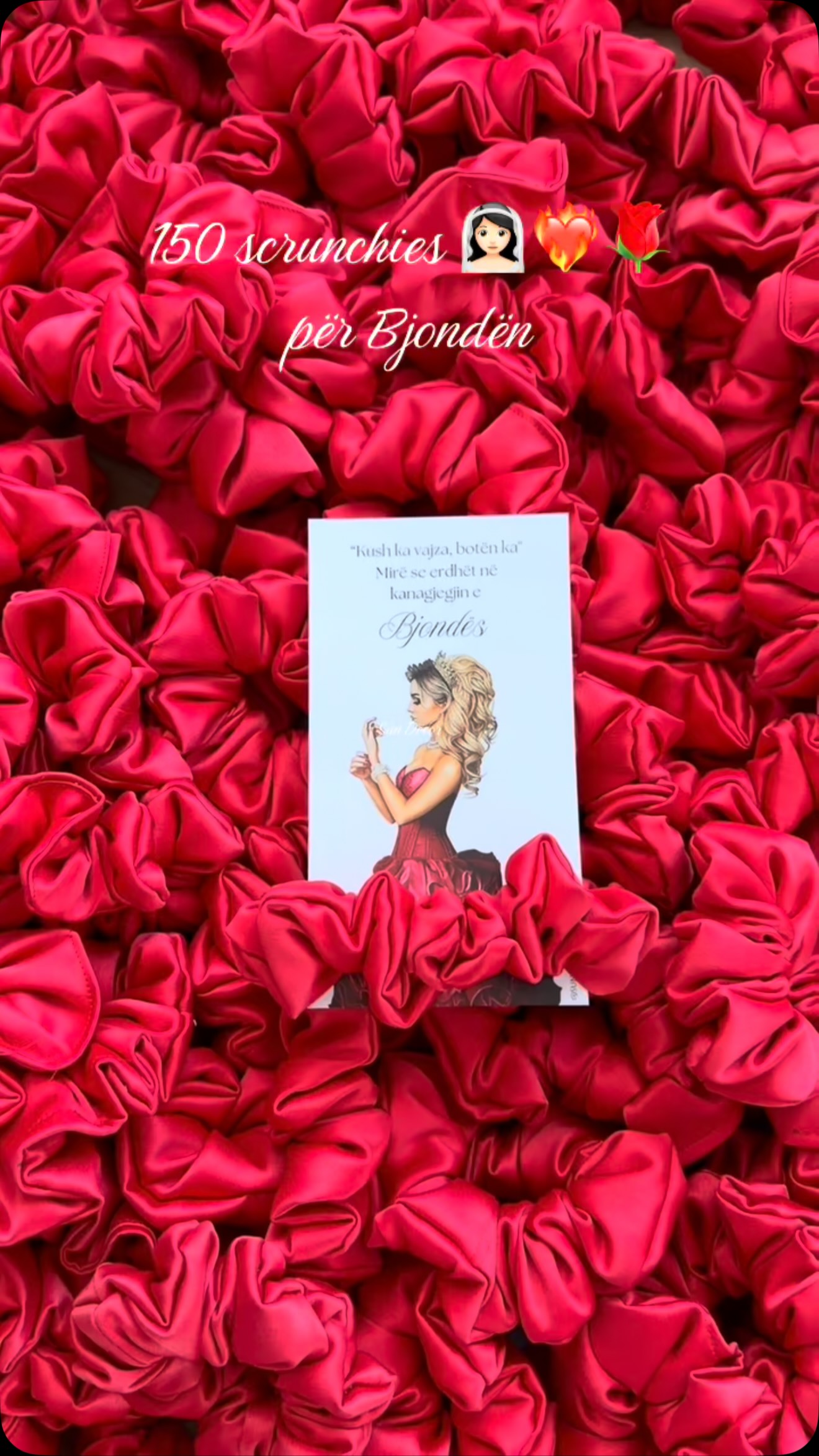Lastikë flokësh scrunchie të kuqe për mysafirë – Dekore dhe dhurata