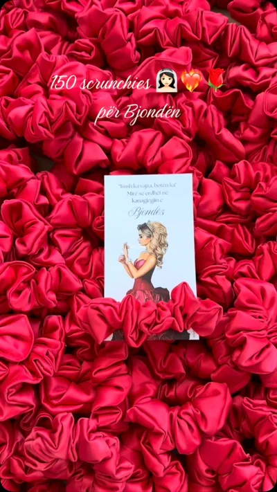 Lastikë flokësh scrunchie të kuqe për mysafirë