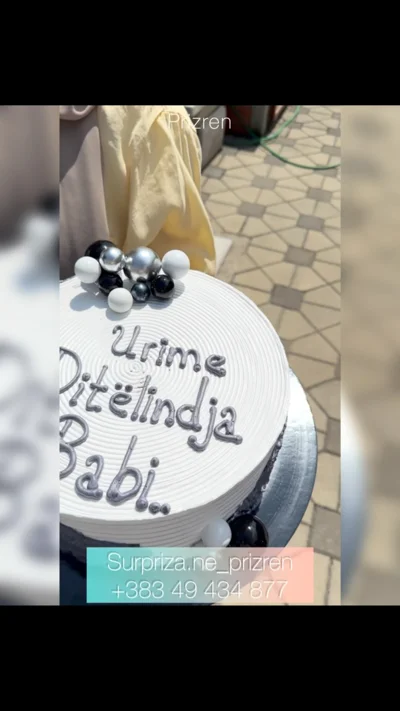 Tortë e bardhë ditëlindjeje për babin