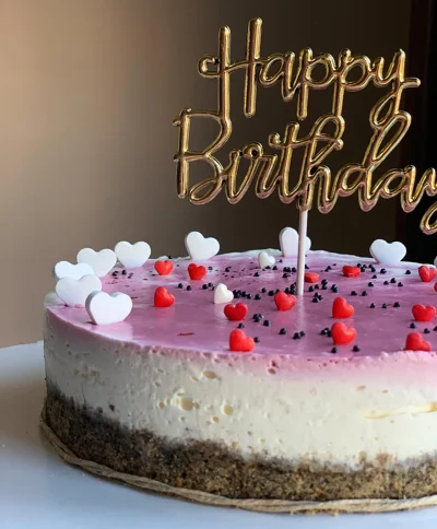 Cheesecake ditëlindjeje me zemra