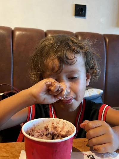 Akullore me Nutella, Kinder Bueno dhe mjedra