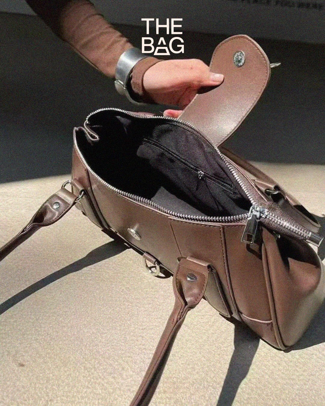 Çantë dore kafe e errët me tokëz – The Bag (2)