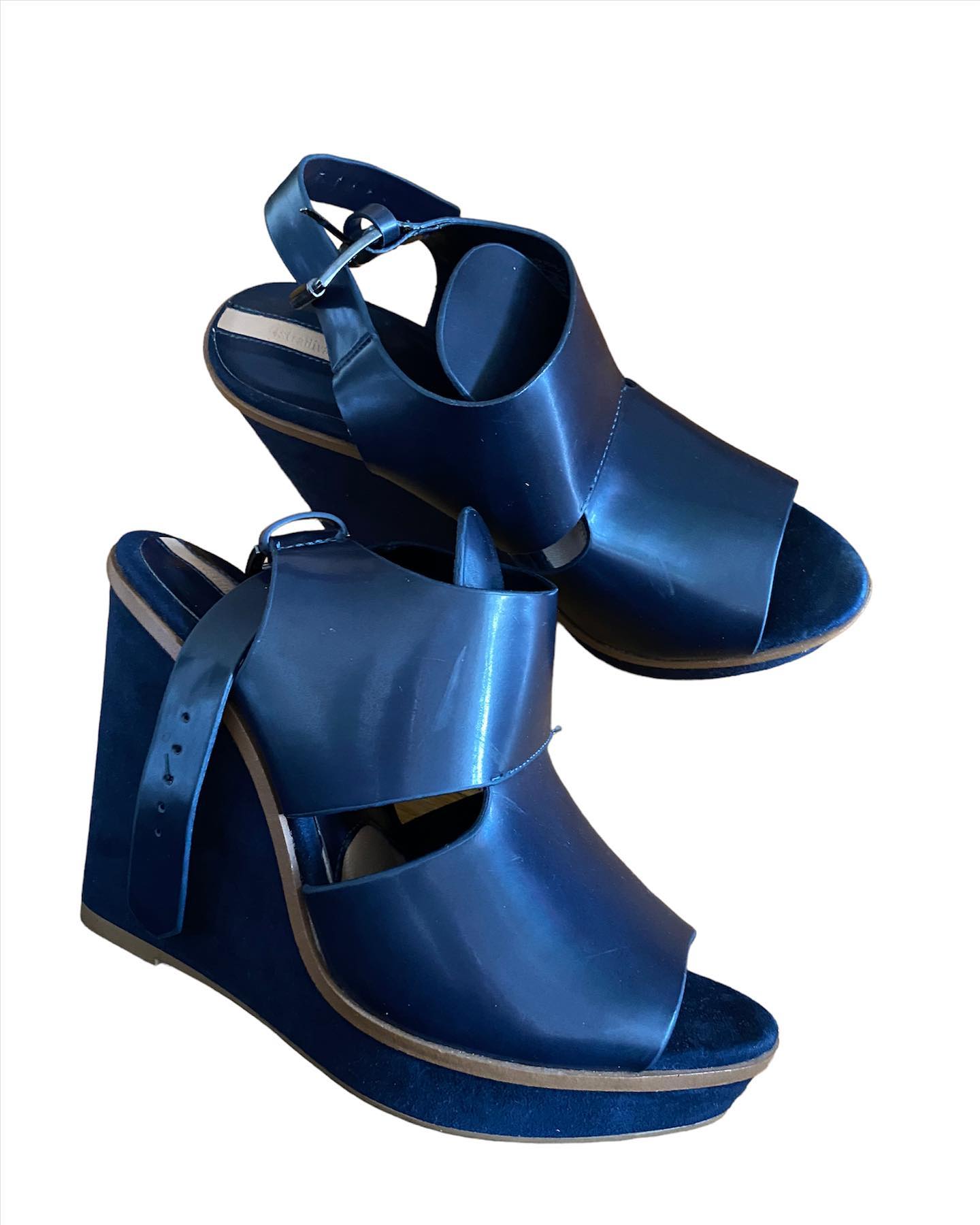 Sandale Stradivarius blu me platformë numër 37 – Thrift Shop Kosova