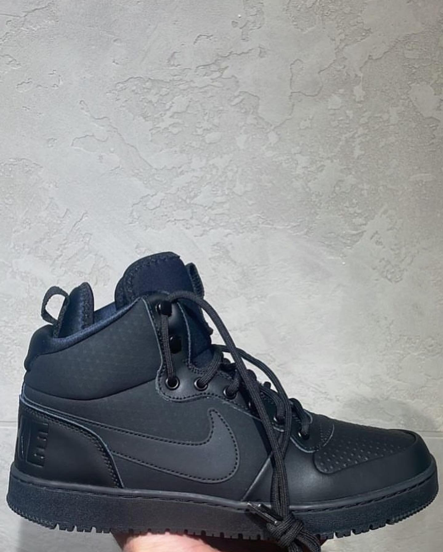 Atlete Nike të zeza të larta – Thrift Shop Kosova
