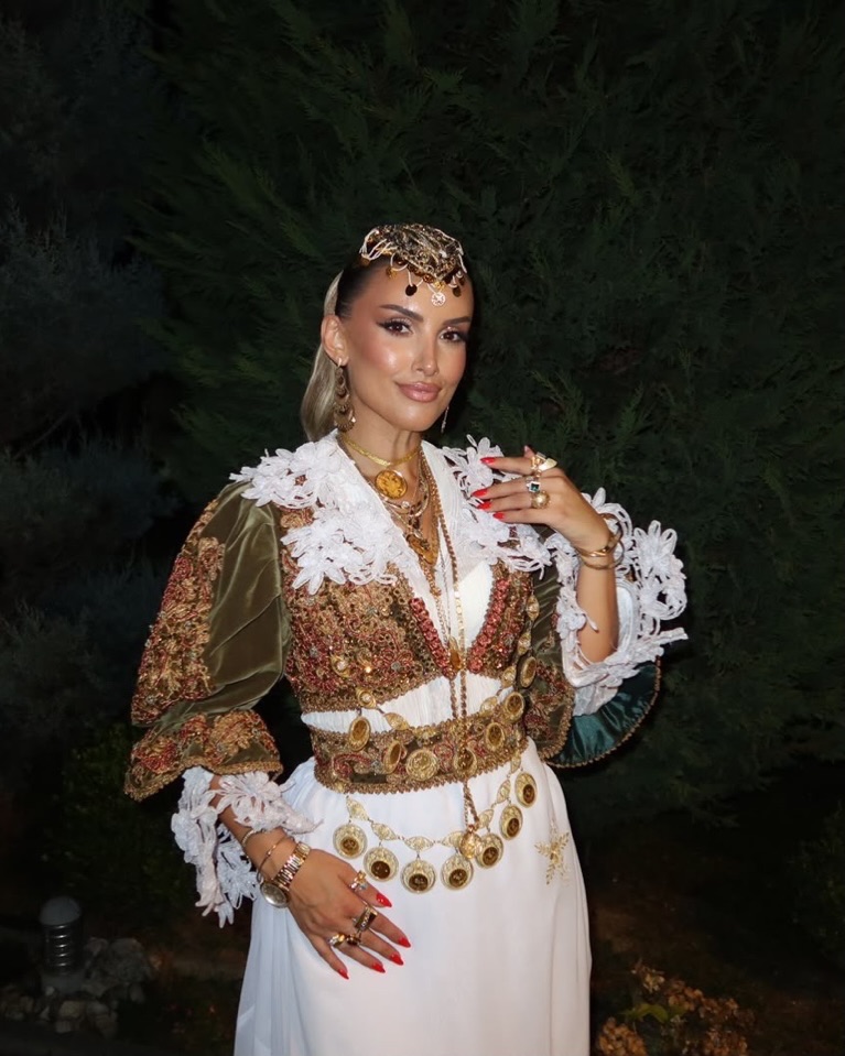Veshje tradicionale shqiptare me fund të bardhë – Tiara Fashion (3)